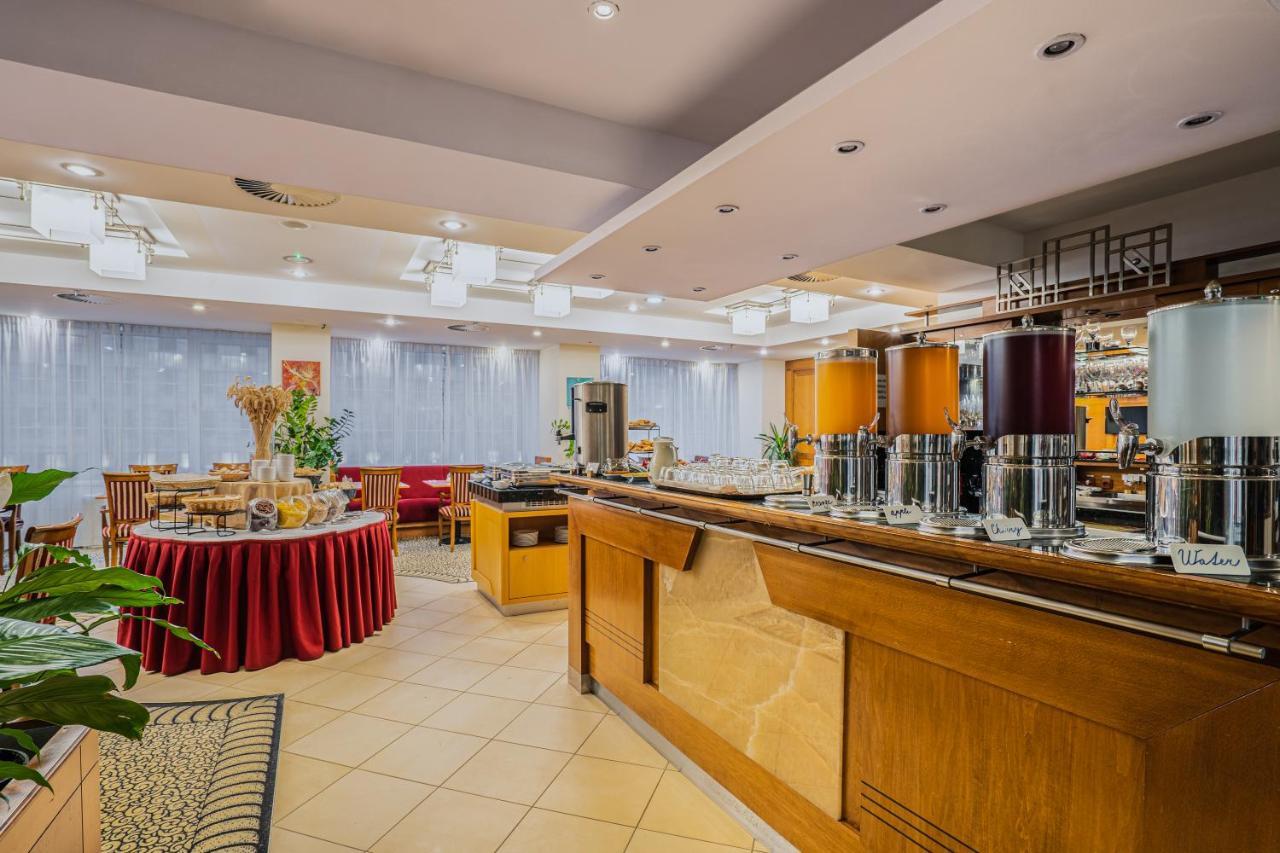 Ramada Prague City Centre Exterior photo